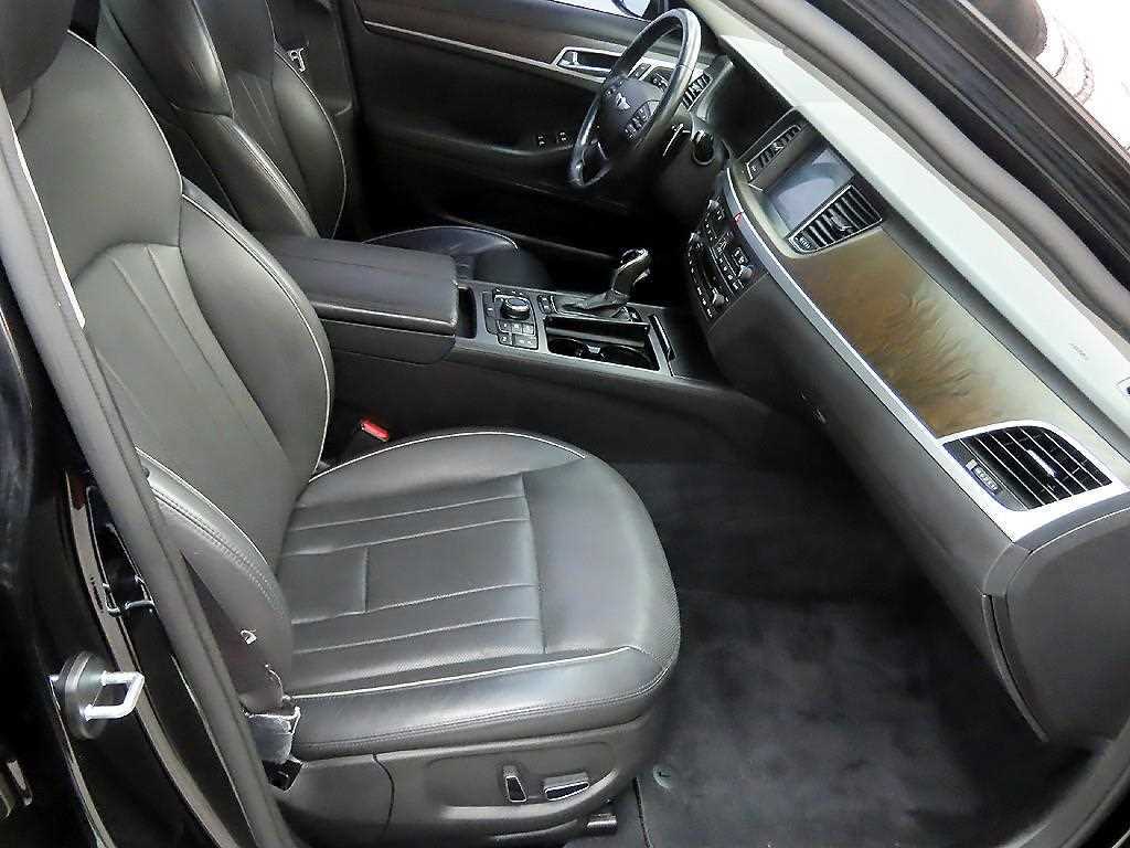 HYUNDAI Genesis - Vista 8