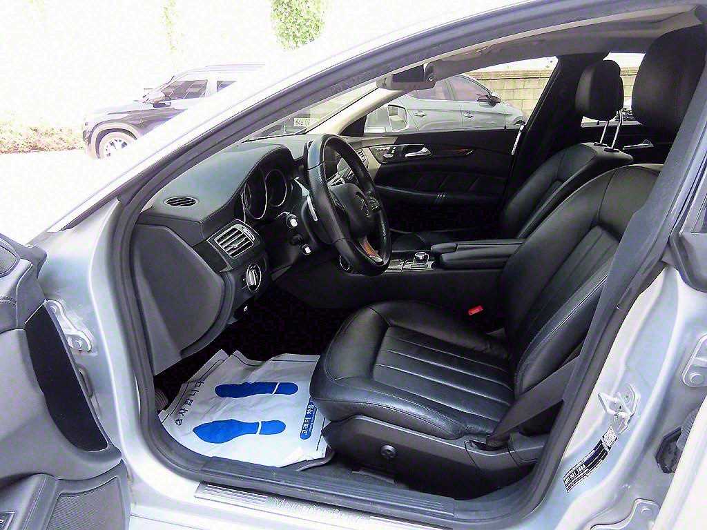 Mercedes Benz CLS Class - Vista 5