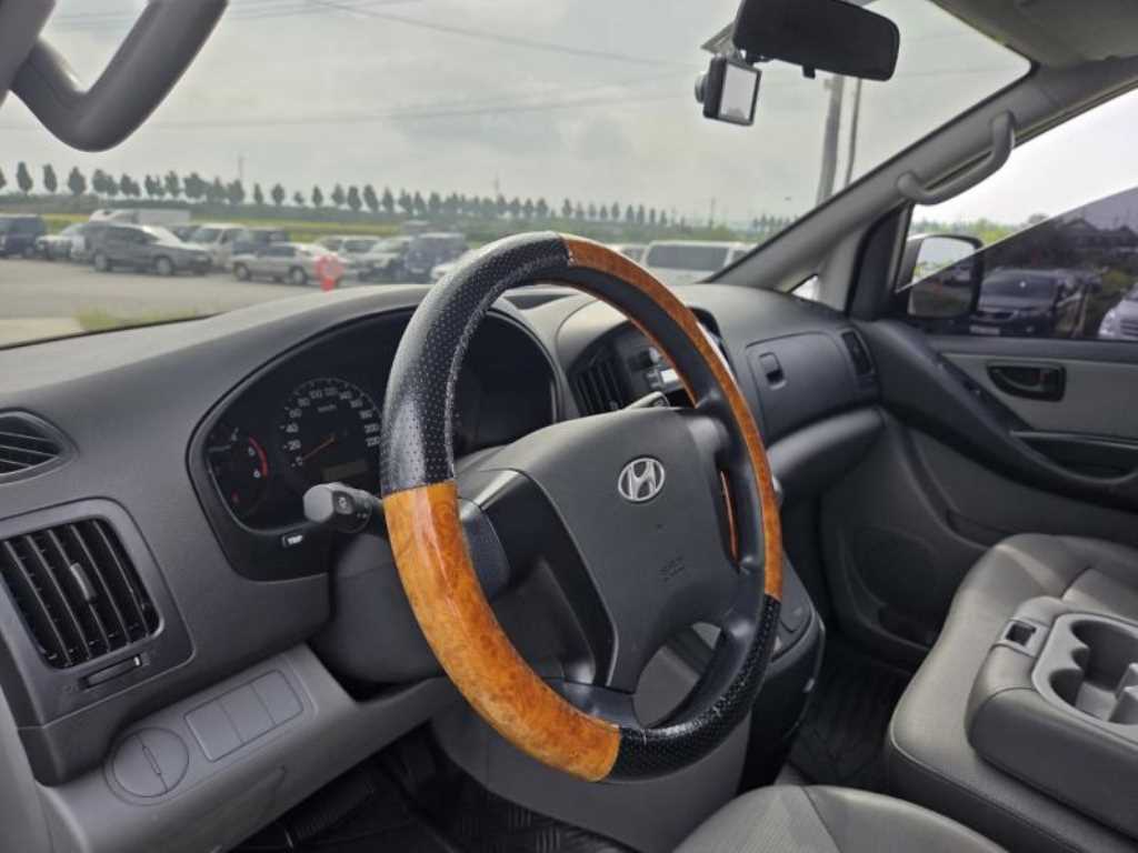 HYUNDAI Starex - Vista 11