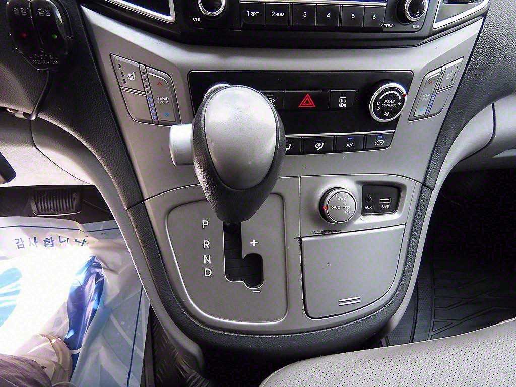 HYUNDAI Starex - Vista 12