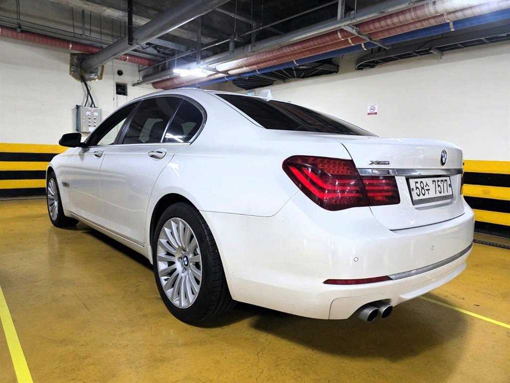 BMW 7 Series - Vista 5