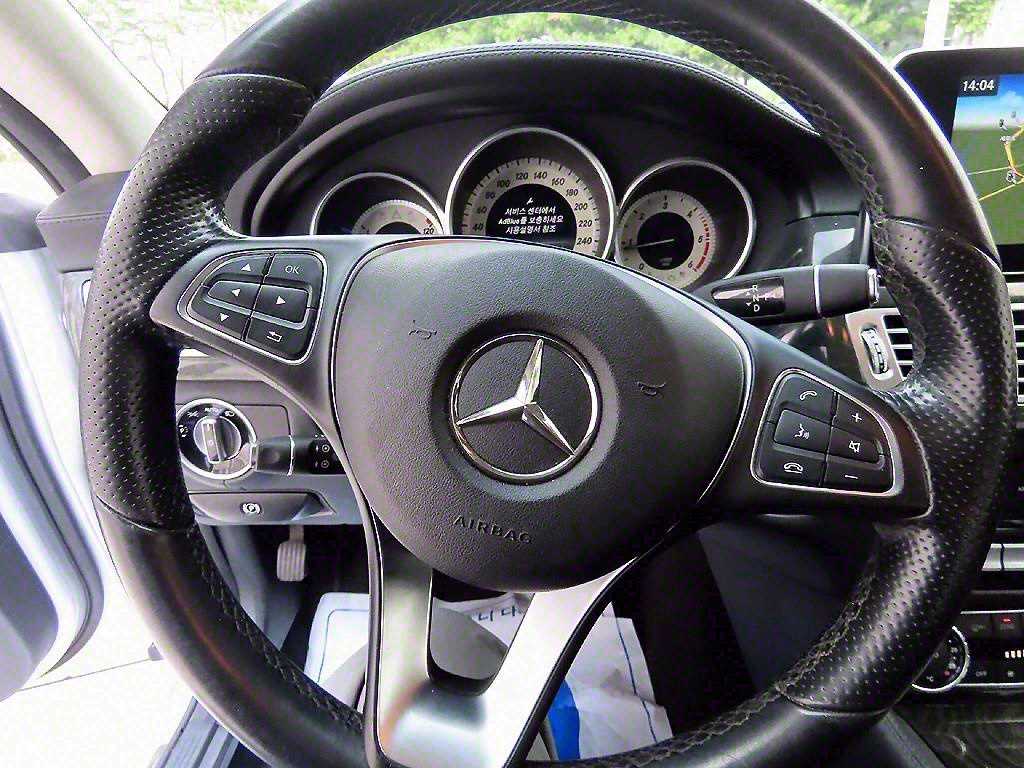 Mercedes Benz CLS Class - Vista 8