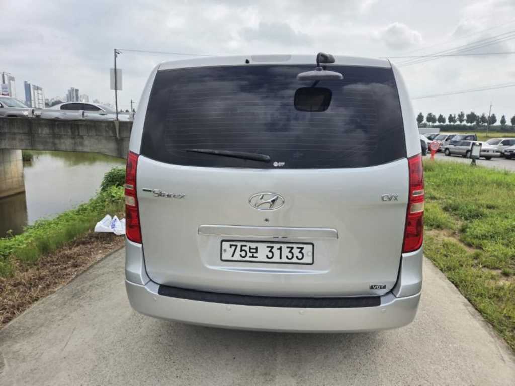 HYUNDAI Starex - Vista 4