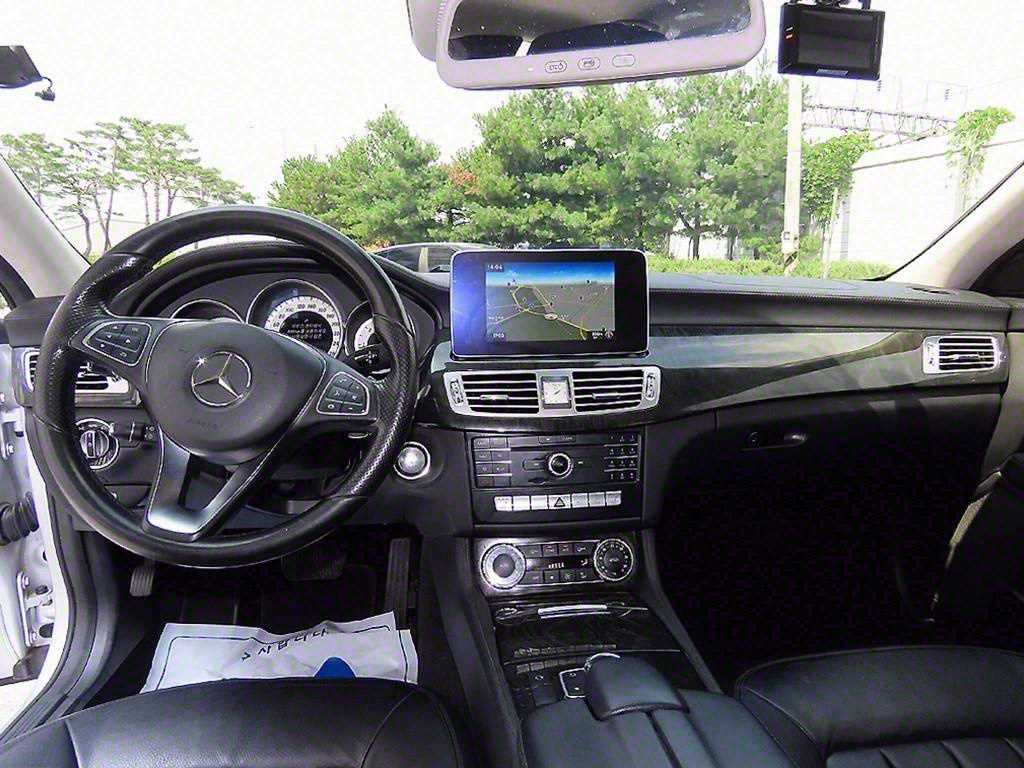 Mercedes Benz CLS Class - Vista 7