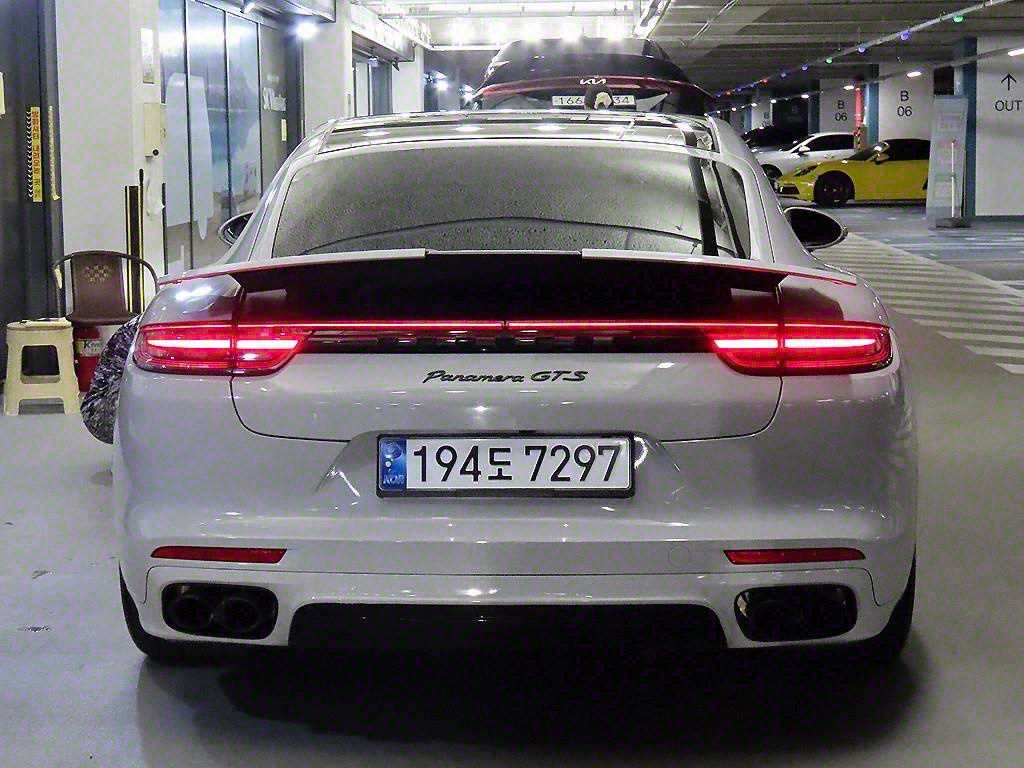 Porsche Panamera - Vista 5