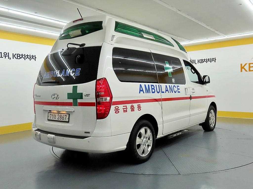 HYUNDAI Starex - Vista 4