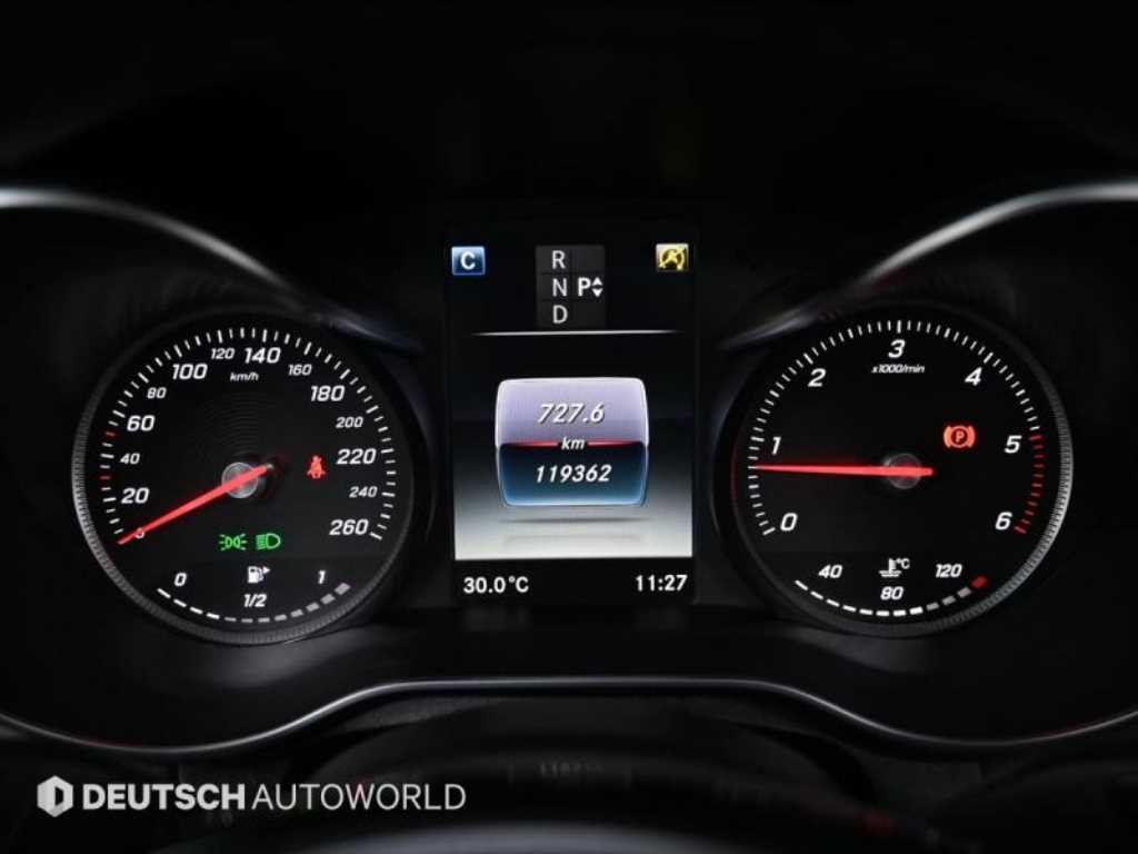 Mercedes Benz C Class - Vista 8