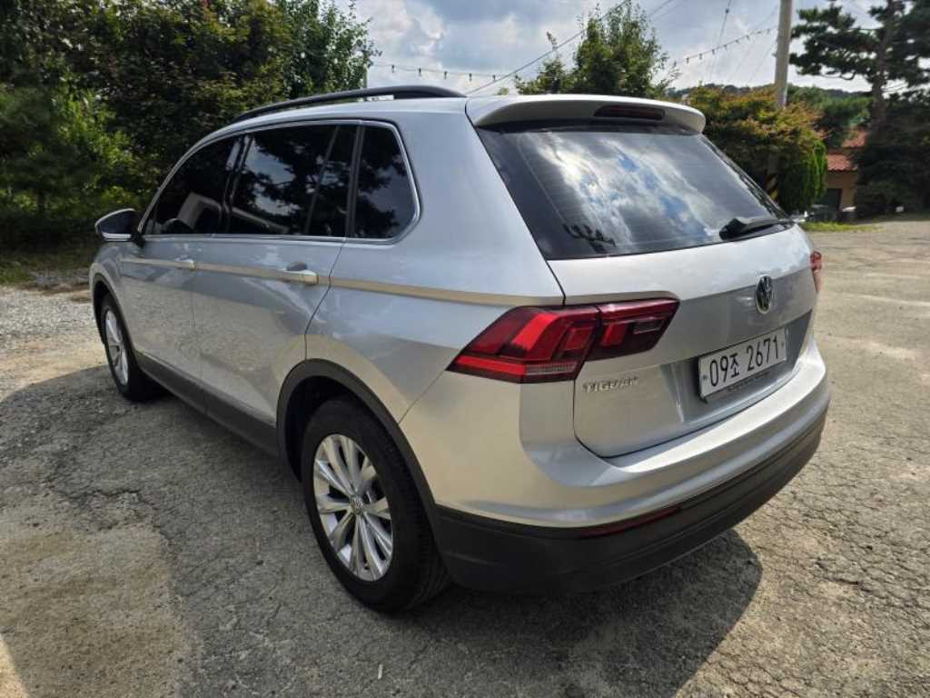 Volkswagen Tiguan - Vista 5