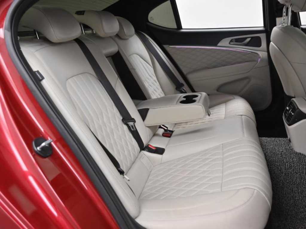 Genesis G70 - Vista 12