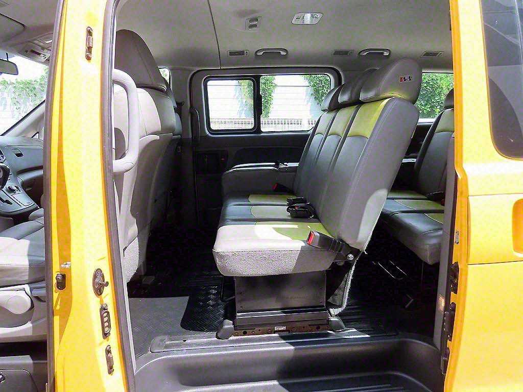 HYUNDAI Starex - Vista 6