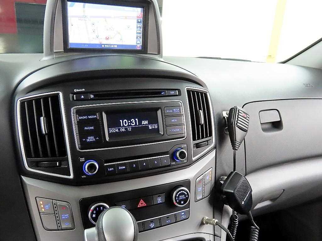 HYUNDAI Starex - Vista 12