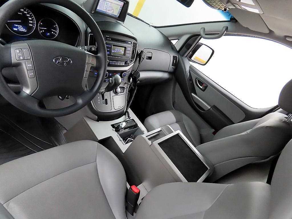 HYUNDAI Starex - Vista 6