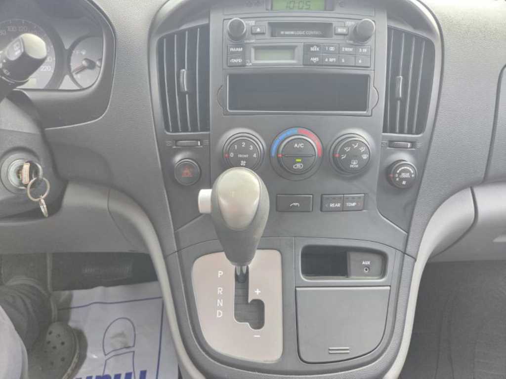 HYUNDAI Starex - Vista 10