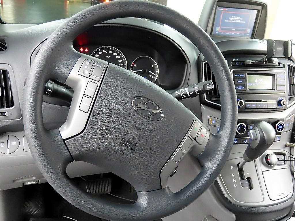 HYUNDAI Starex - Vista 8