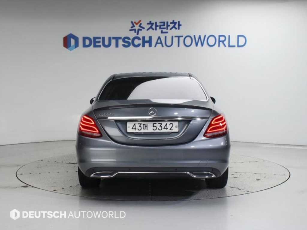 Mercedes Benz C Class - Vista 4