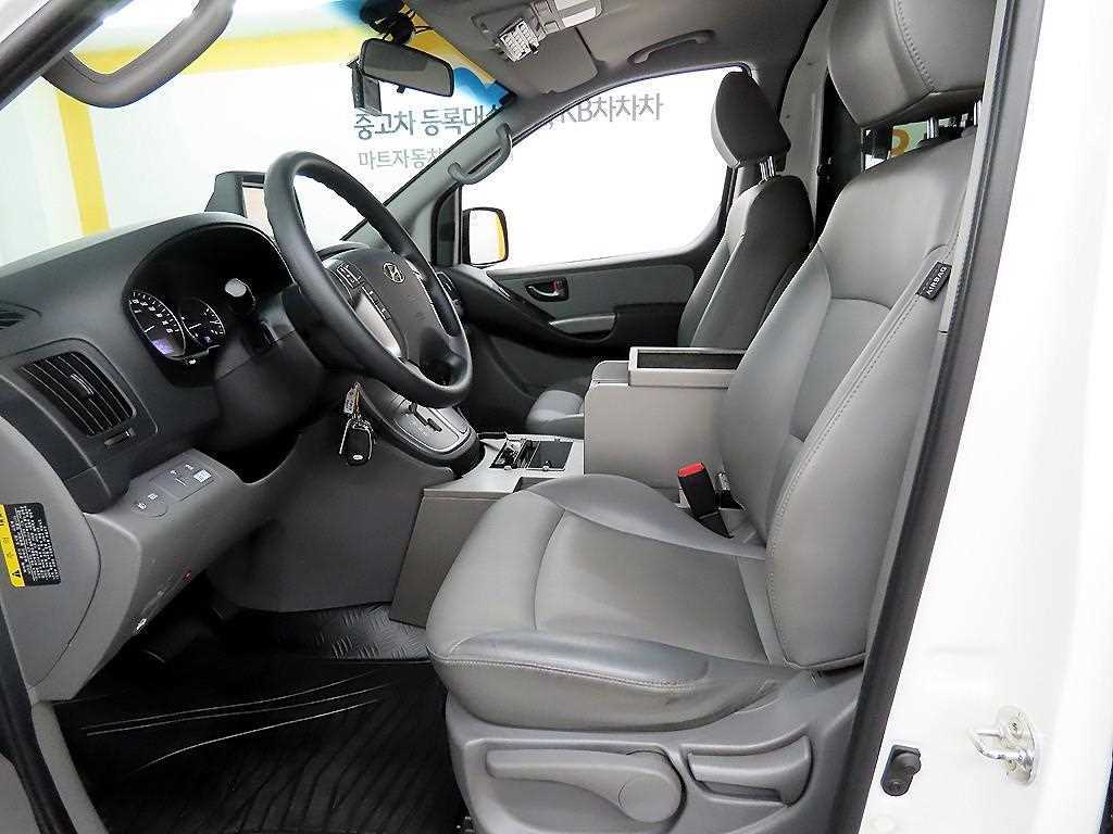 HYUNDAI Starex - Vista 5