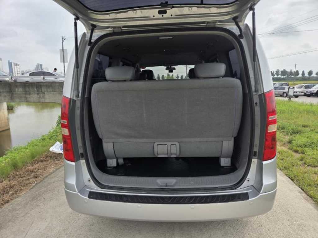 HYUNDAI Starex - Vista 7