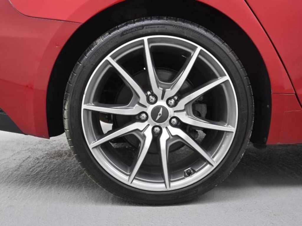 Genesis G70 - Vista 5