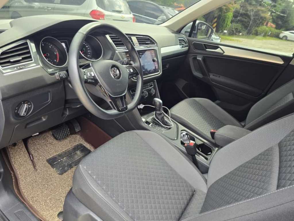 Volkswagen Tiguan - Vista 8