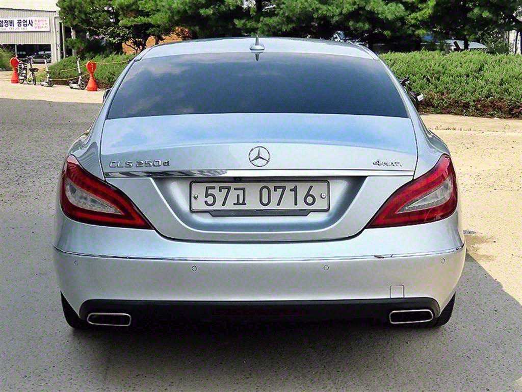 Mercedes Benz CLS Class - Vista 4