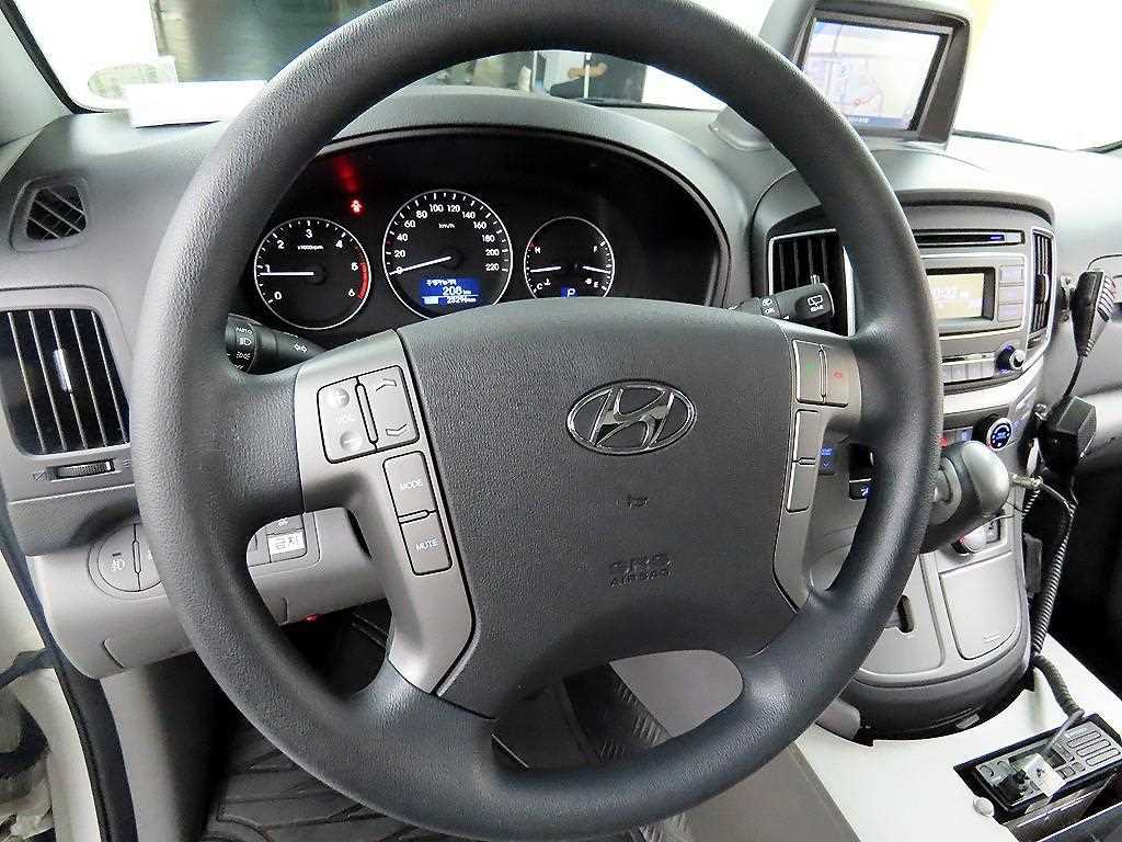 HYUNDAI Starex - Vista 8