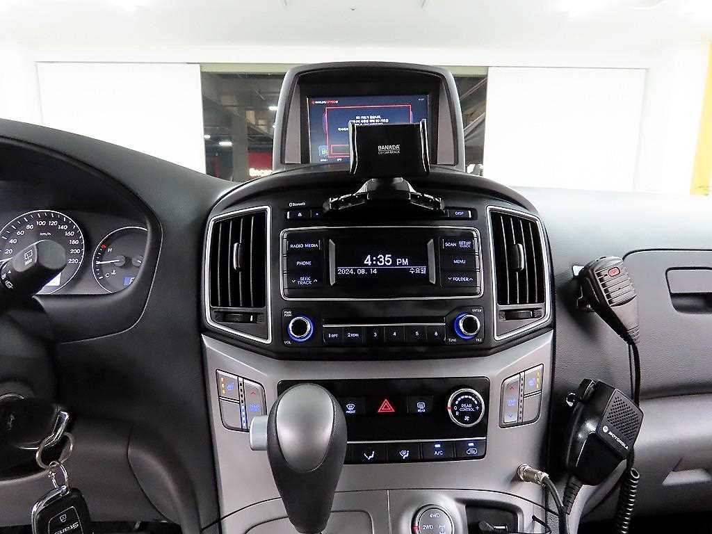 HYUNDAI Starex - Vista 9