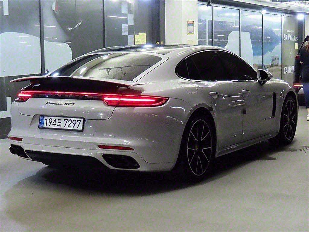 Porsche Panamera - Vista 4