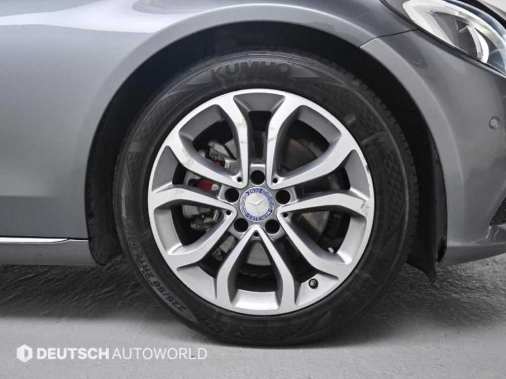 Mercedes Benz C Class - Vista 5