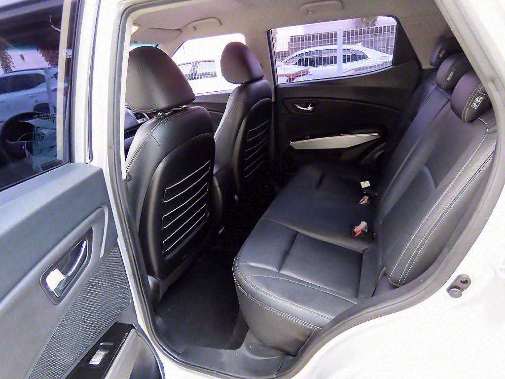 Ssangyong Tivoli - Vista 6