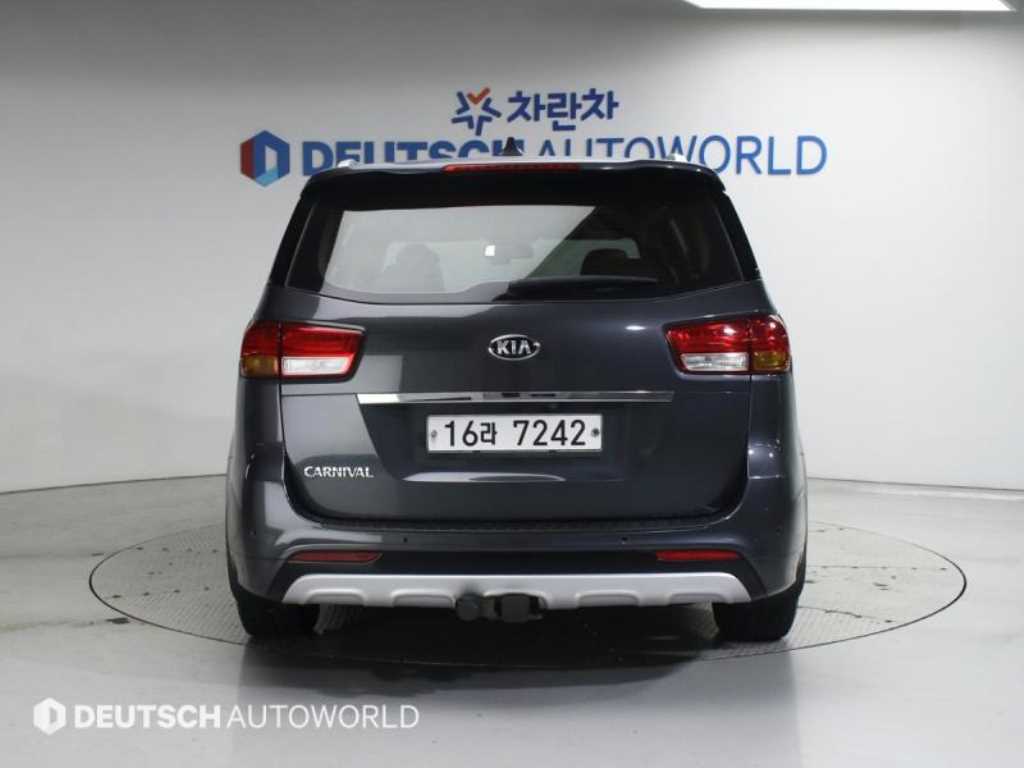 KIA Carnival - Vista 4