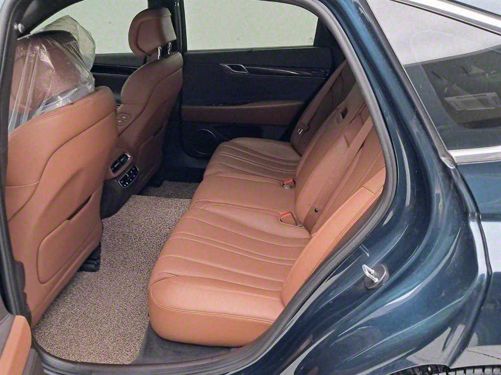 Genesis G80 - Vista 12