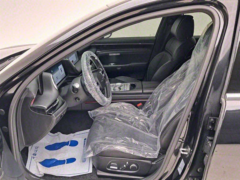 Genesis G90 - Vista 5