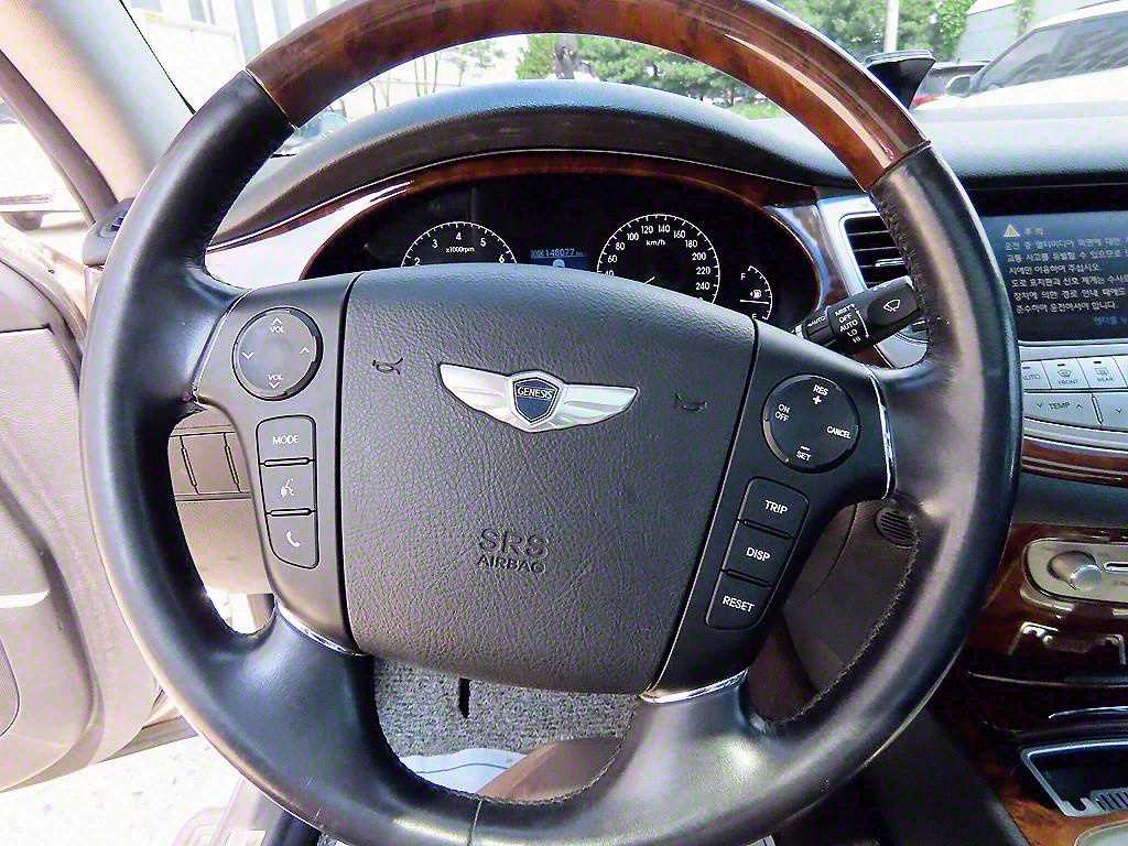 HYUNDAI Genesis - Vista 8