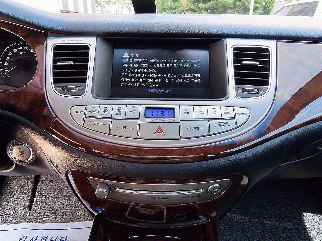 HYUNDAI Genesis - Vista 12