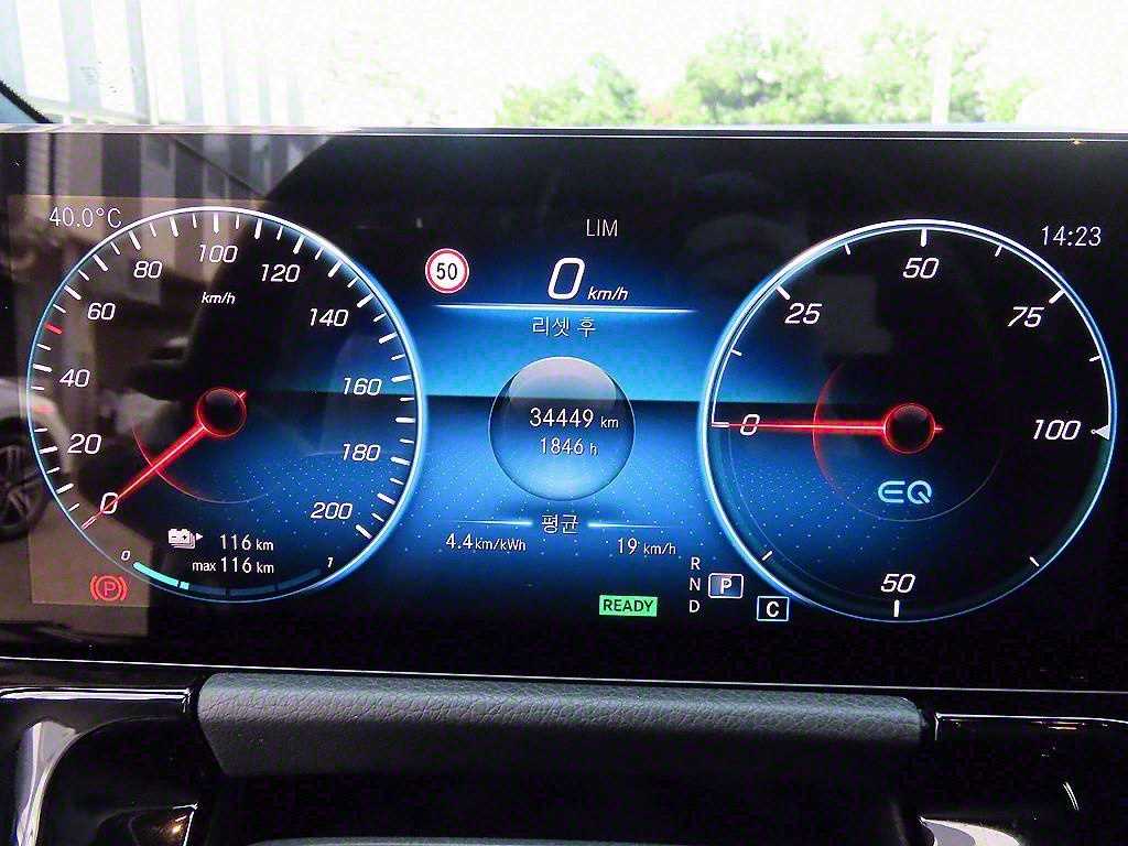 Mercedes Benz EQA - Vista 9