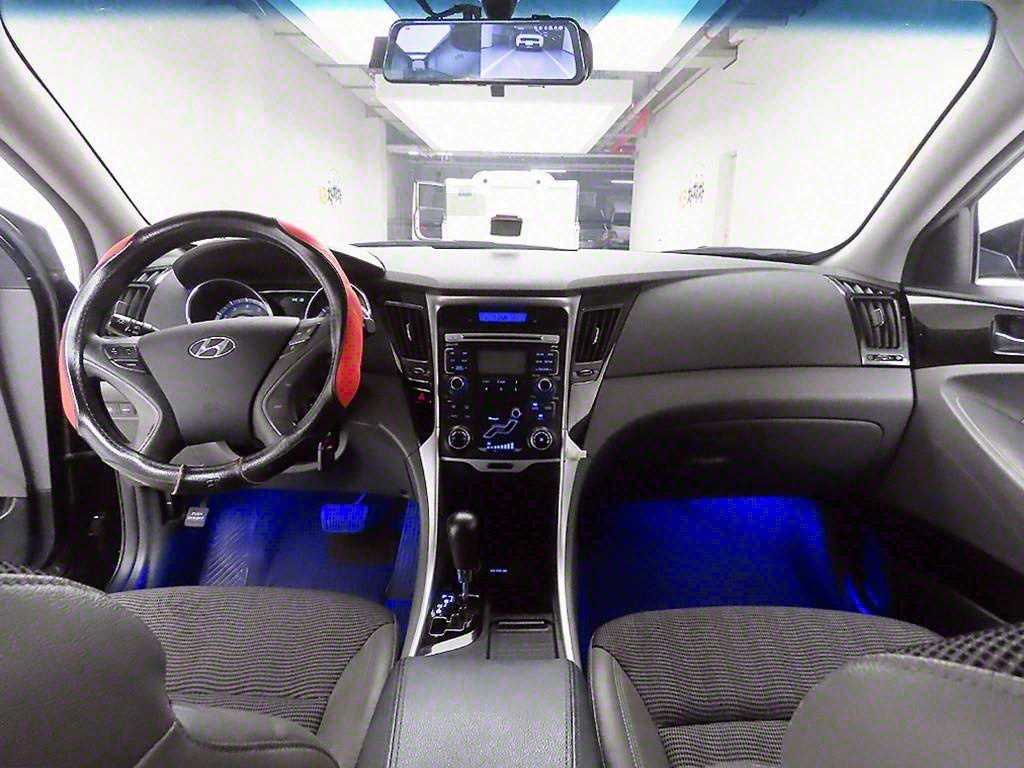 HYUNDAI Sonata - Vista 8