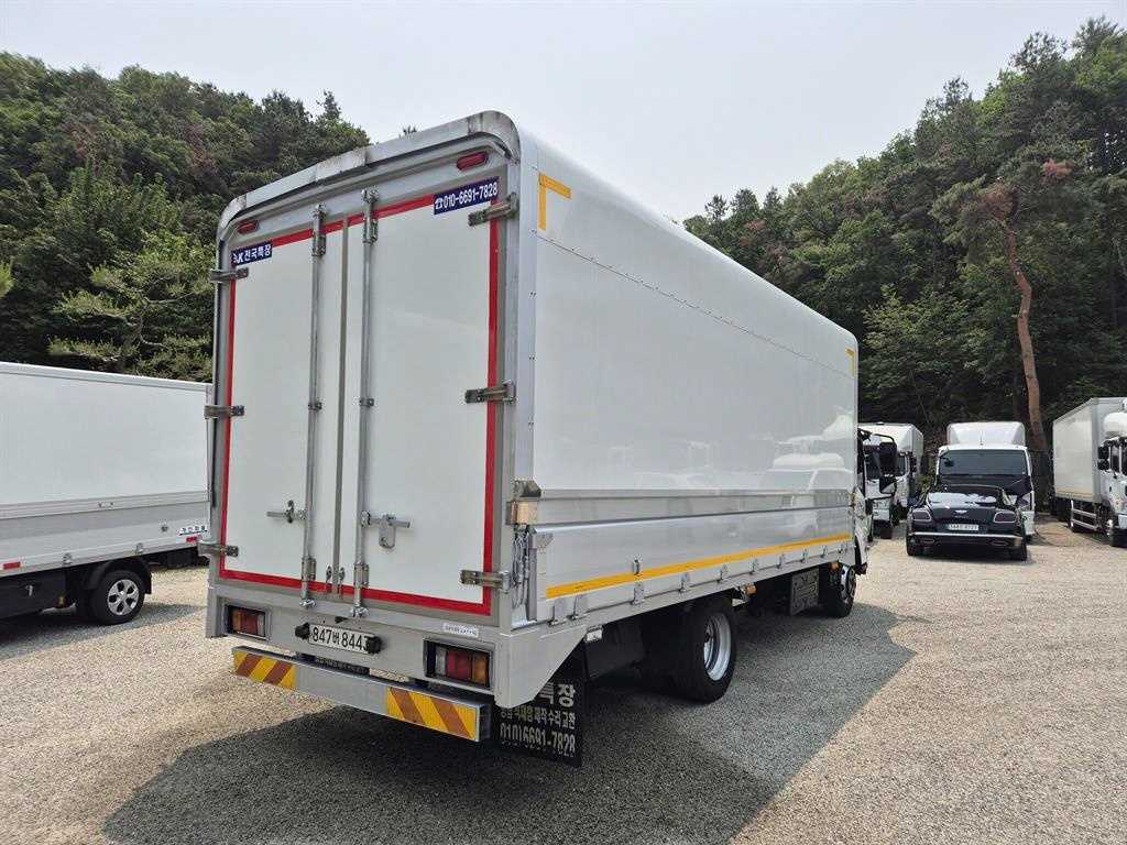 medium and large cargo truck - Vista 7