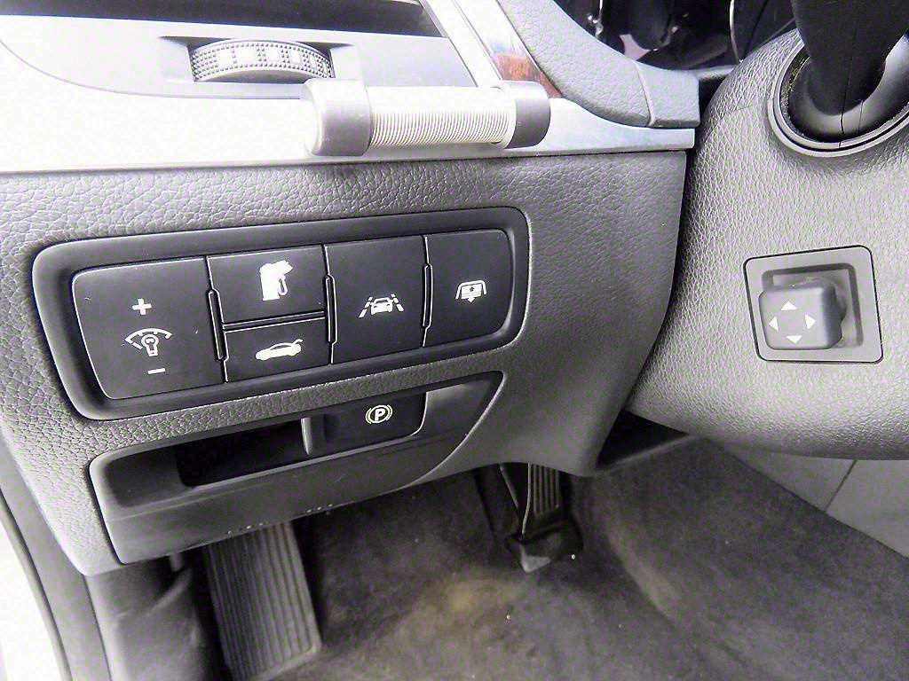 HYUNDAI Genesis - Vista 10