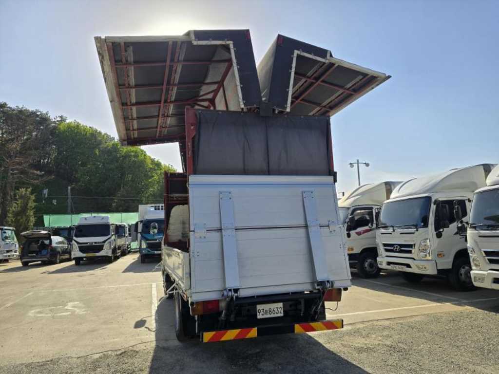 medium and large cargo truck - Vista 8