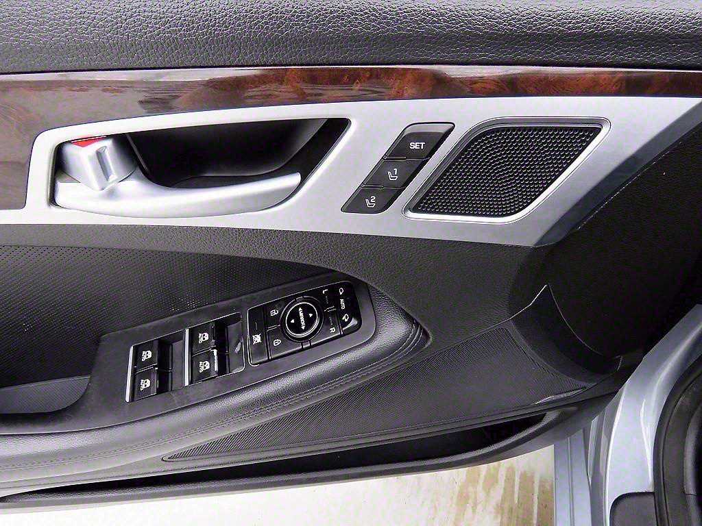 HYUNDAI Genesis - Vista 9