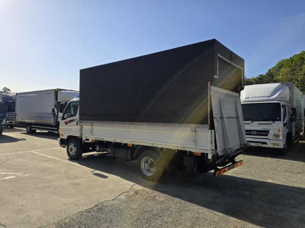 medium and large cargo truck - Vista 5