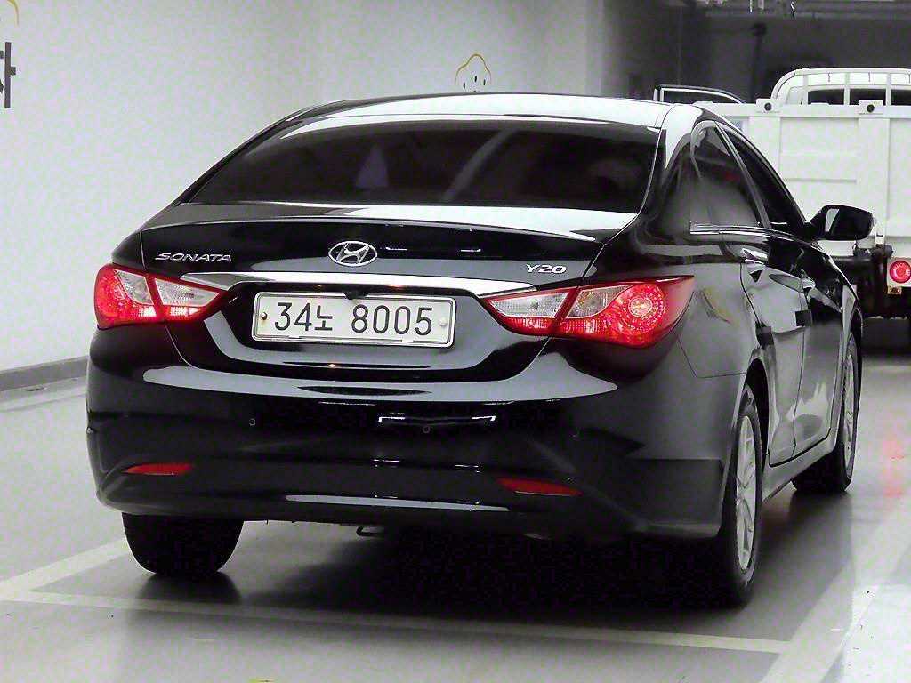 HYUNDAI Sonata - Vista 4