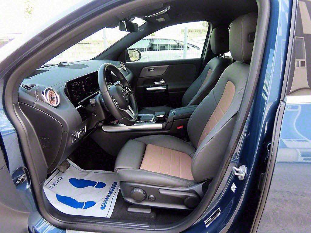 Mercedes Benz EQA - Vista 5