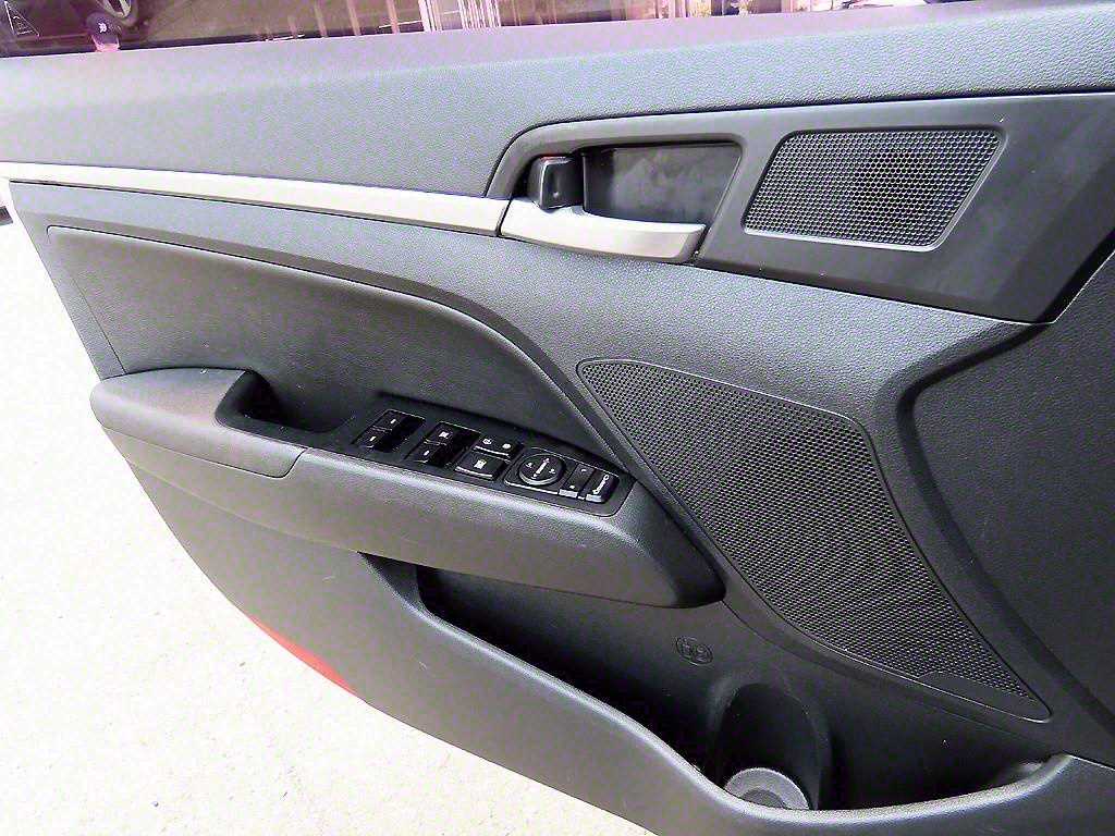 HYUNDAI Avante - Vista 11