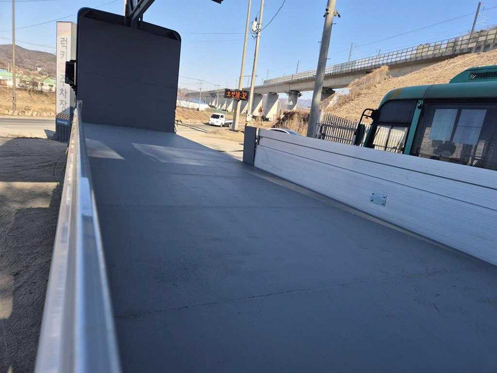 medium and large cargo truck - Vista 12