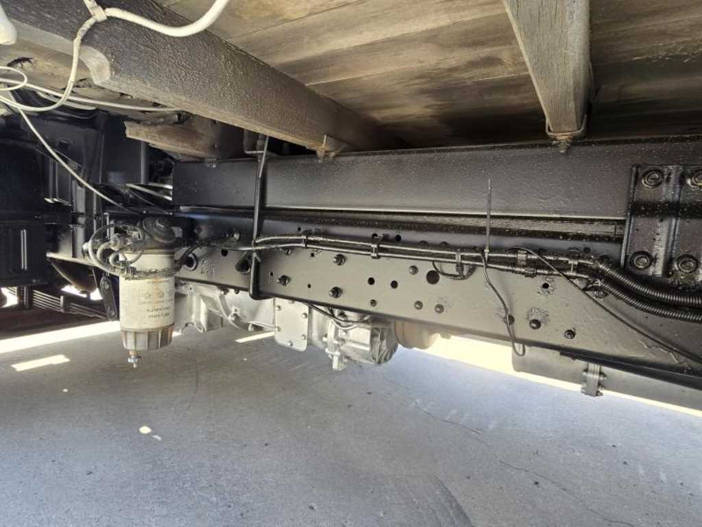 medium and large cargo truck - Vista 11