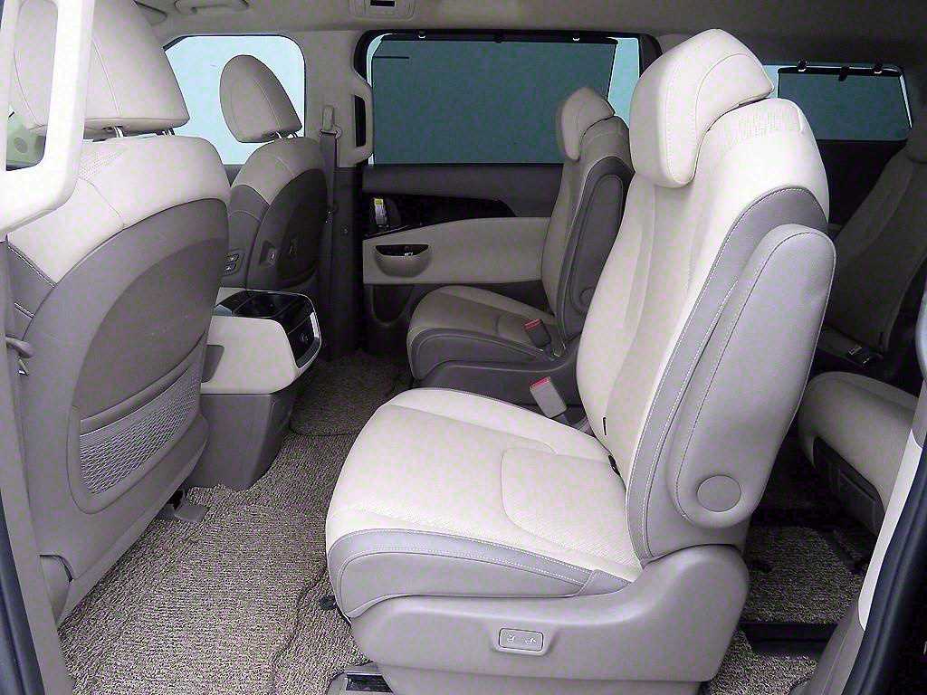 KIA Carnival - Vista 8