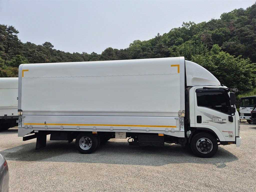 medium and large cargo truck - Vista 8