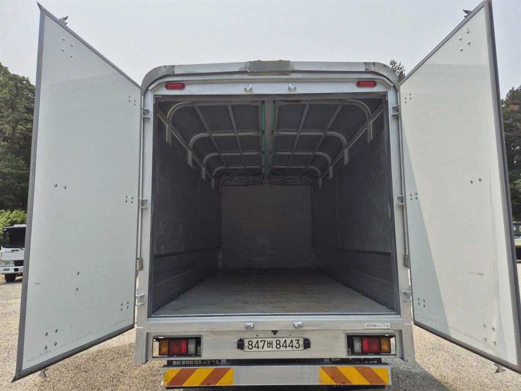 medium and large cargo truck - Vista 9