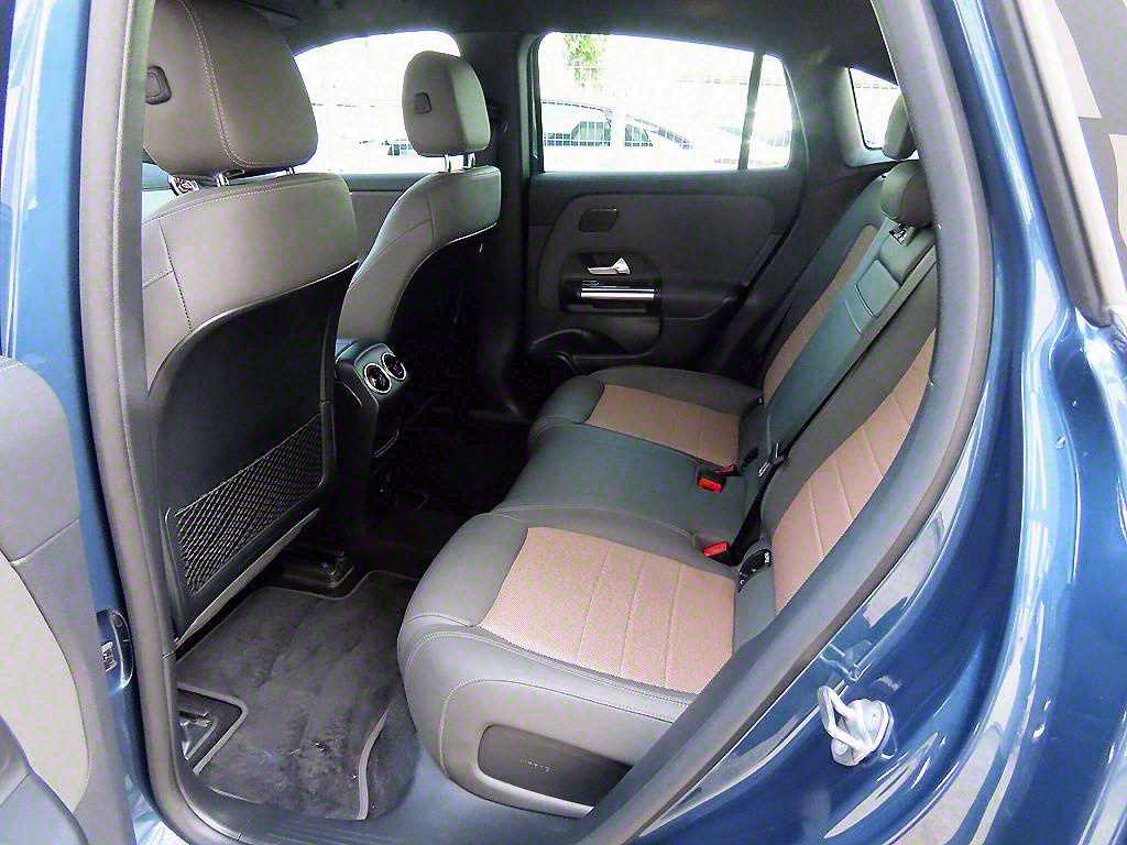 Mercedes Benz EQA - Vista 6